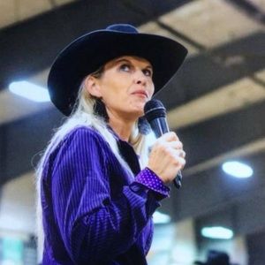 Meet your Posher, Casey